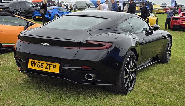ASTON MARTIN DB11 2016-heden