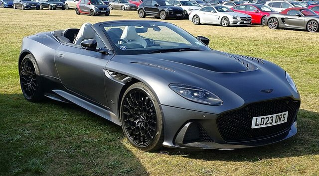 ASTON MARTIN DBS 2023-2024