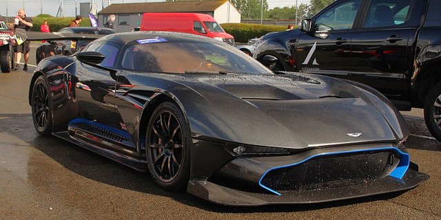 ASTON MARTIN Vulcan 2015-2016
