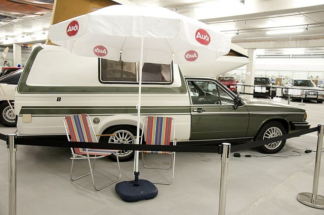 AUDI 100 1976-1982