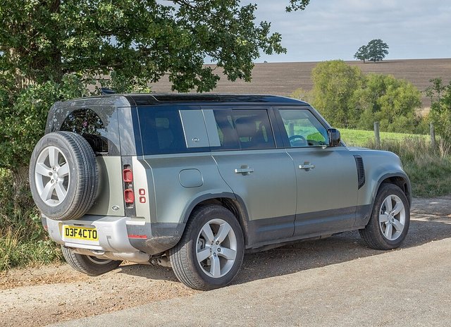 LAND ROVER Defender 110