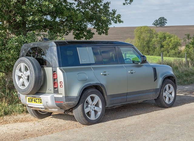 LAND ROVER Defender