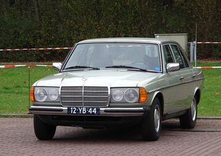 MERCEDES-BENZ 200 1976-1985