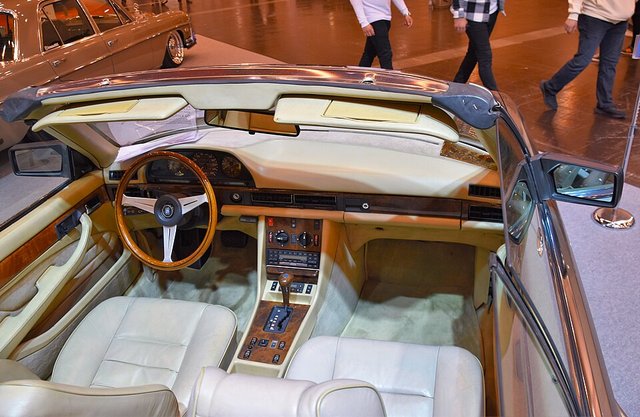 MERCEDES-BENZ 500 1979-1991