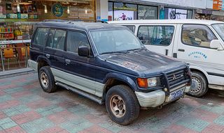 MITSUBISHI Montero
