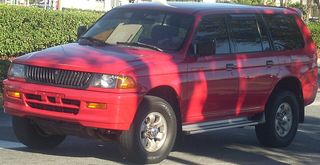 MITSUBISHI Montero