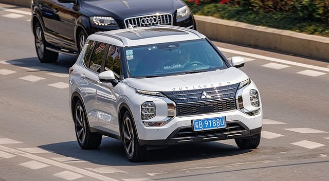 MITSUBISHI Outlander 2021-heden