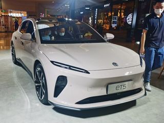 NIO ET5