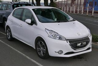 PEUGEOT 208