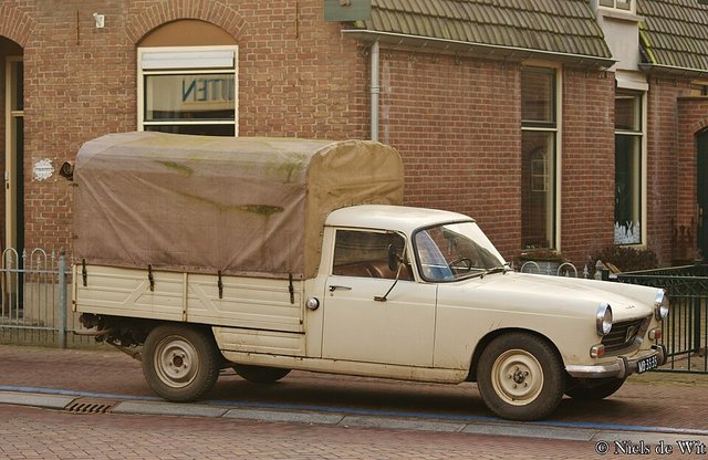 PEUGEOT 404
