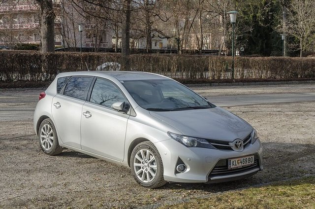 TOYOTA Auris