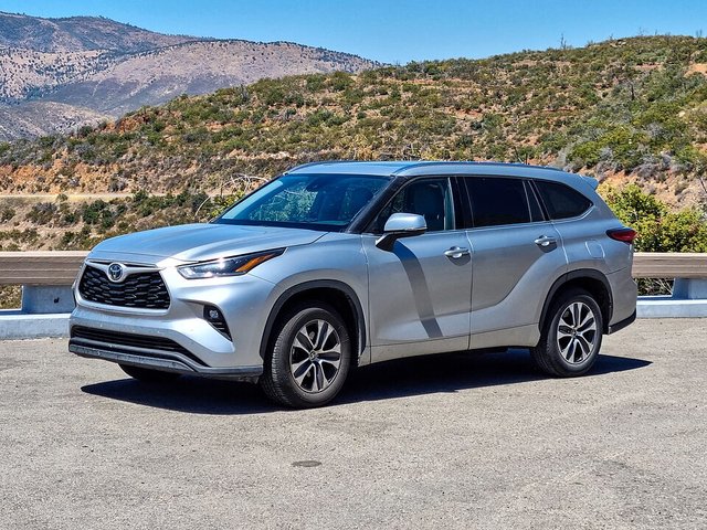TOYOTA Highlander