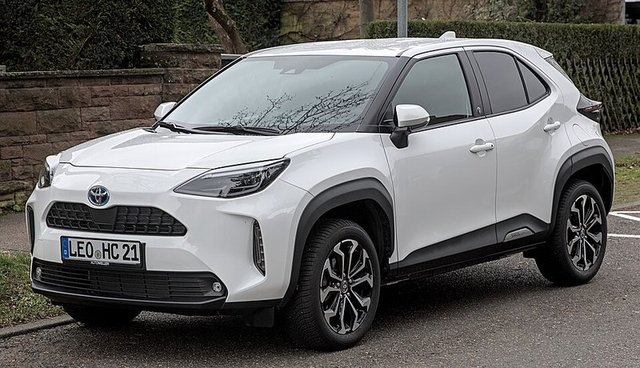 TOYOTA Yaris