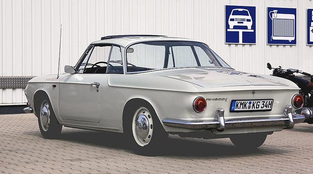 VOLKSWAGEN Karmann Ghia