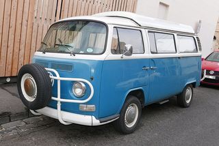 VOLKSWAGEN Kombi